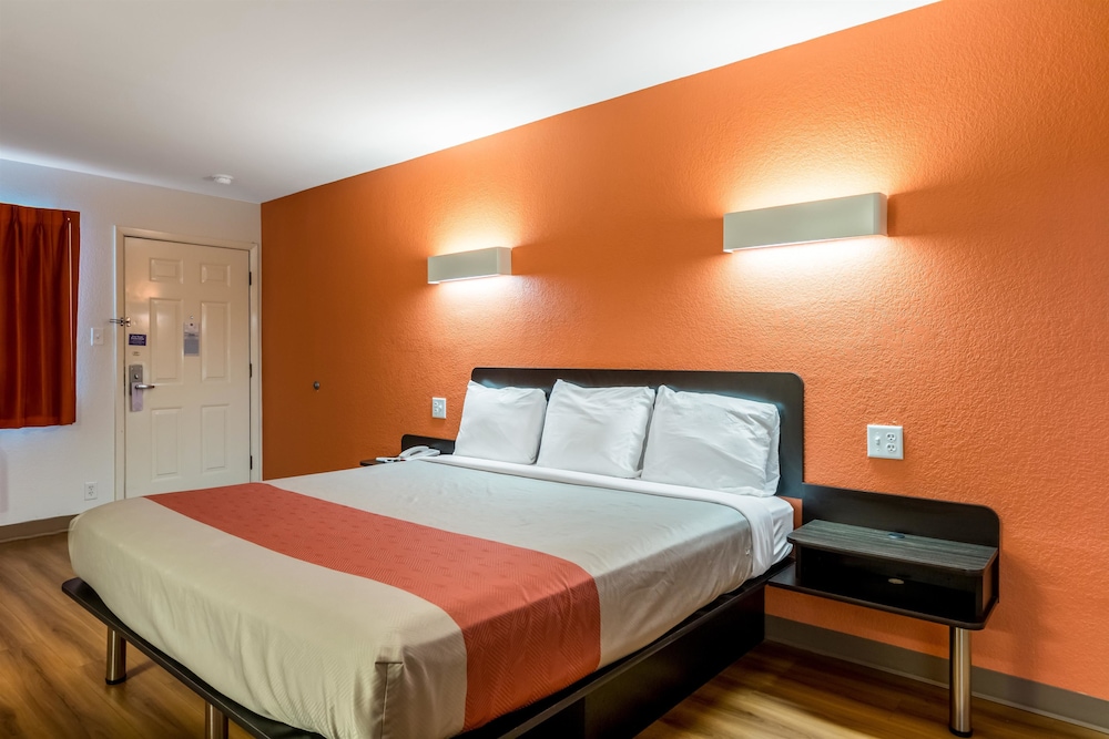 Motel6 San Antonio, TX - South IH-10 East 28/51
