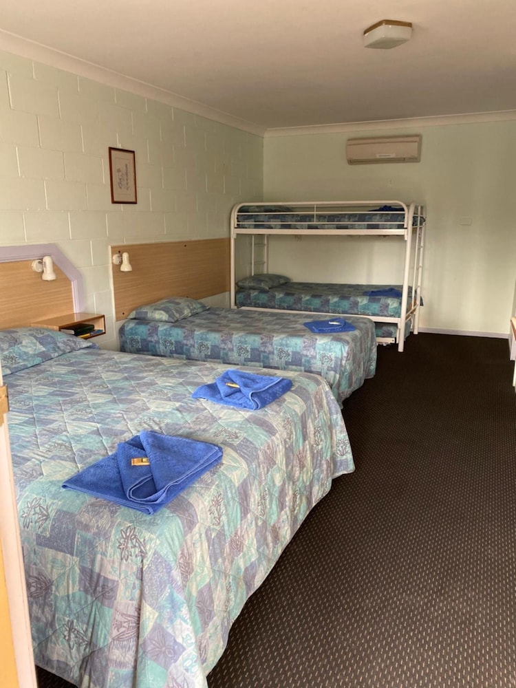 BELLVIEW MOTEL 6/55