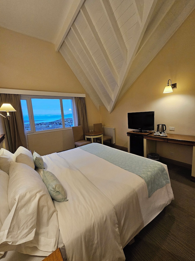 STANDARD, QUEEN BED