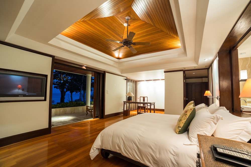 9 BEDROOMS, RESIDENCE, OCEAN FRONT