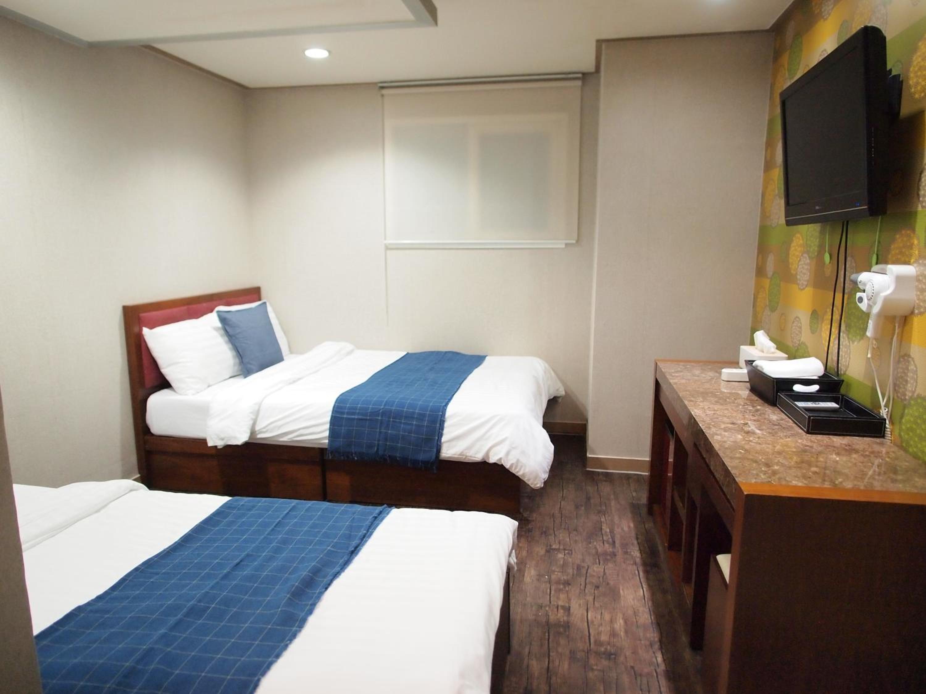 غرفة ثلاثية بحمام خاص، Hostel J Stay 2/2