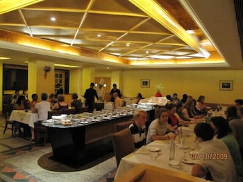Ritz Plaza 35/50