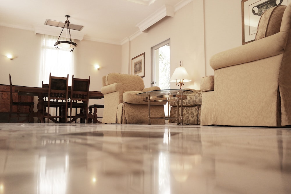 El Prado Hotel 48/62