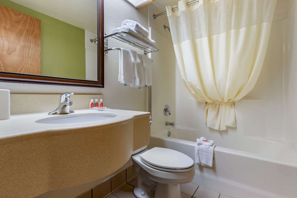 Econo Lodge Cherokee, NC 14/27