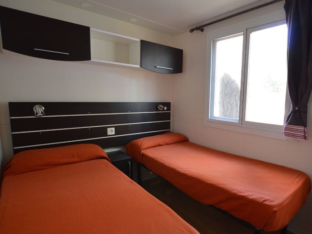 3 Bedrooms, Mobile Home, 1 Queen and 4 Single Beds، Settebello Village 4/7