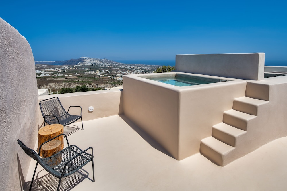 Pyrgos 1870 A Restored Winery 40/46