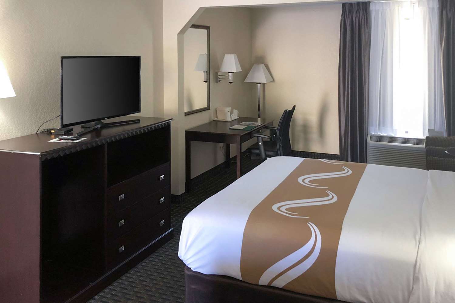 Quality Inn and Suites Miramar Beach 4/8