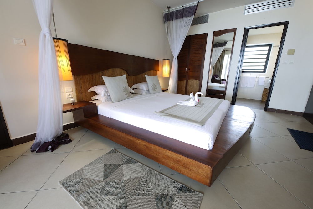 غرفة سوبيريور بسرير كينج بإطلالة على البحر بشرفة، Mantis Soanambo hotel and Spa Sainte Marie 2/7