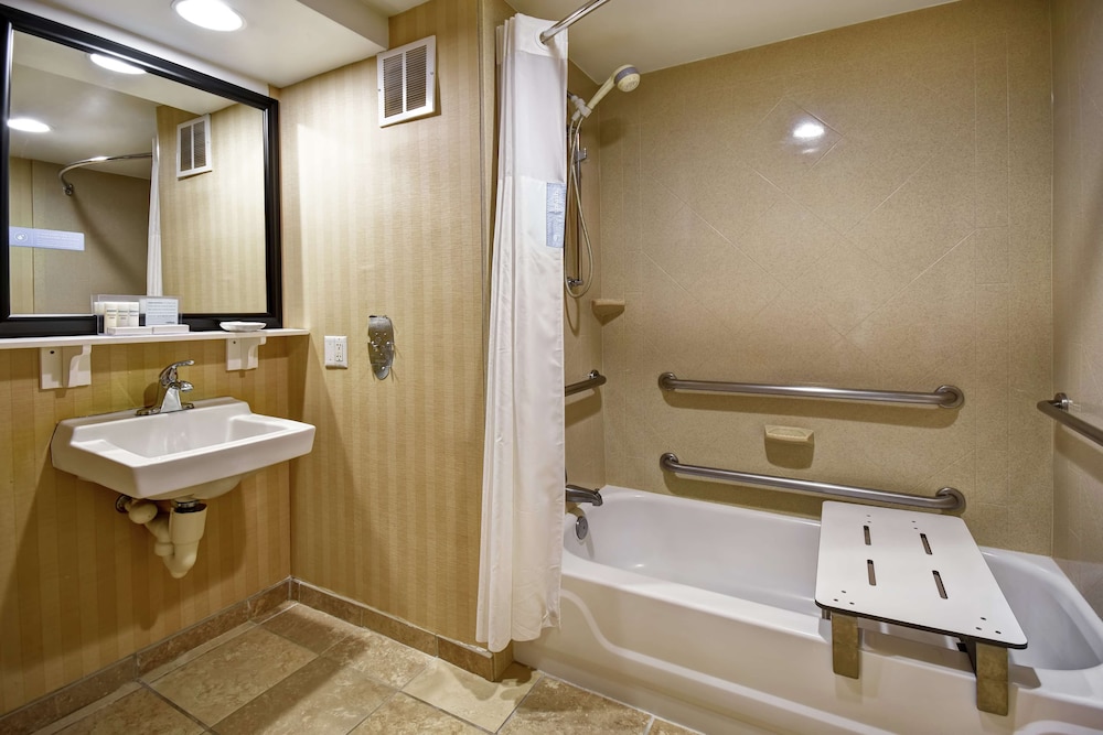 Hampton Inn Louisville-Airport 25/56