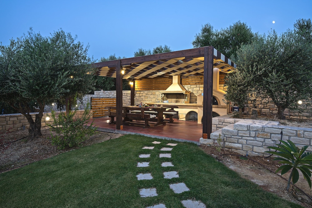 Olive Garden Villas 2/50