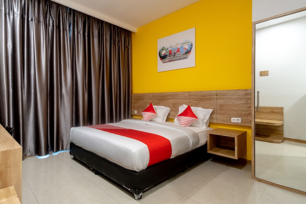 OYO 3159 Festive Inn 12/28