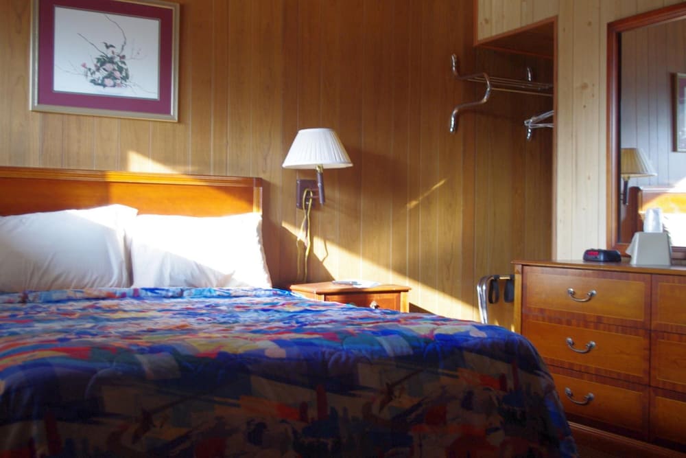 Love Hotels Western Holiday at Harlan Lake NE 19/51