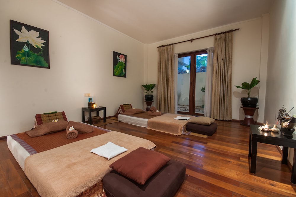 Lotus Blanc Hotel 54/71