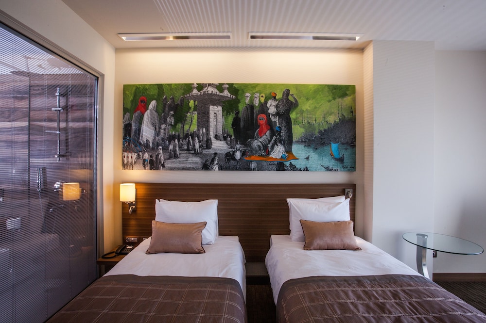 COMFORT, TWIN BEDS