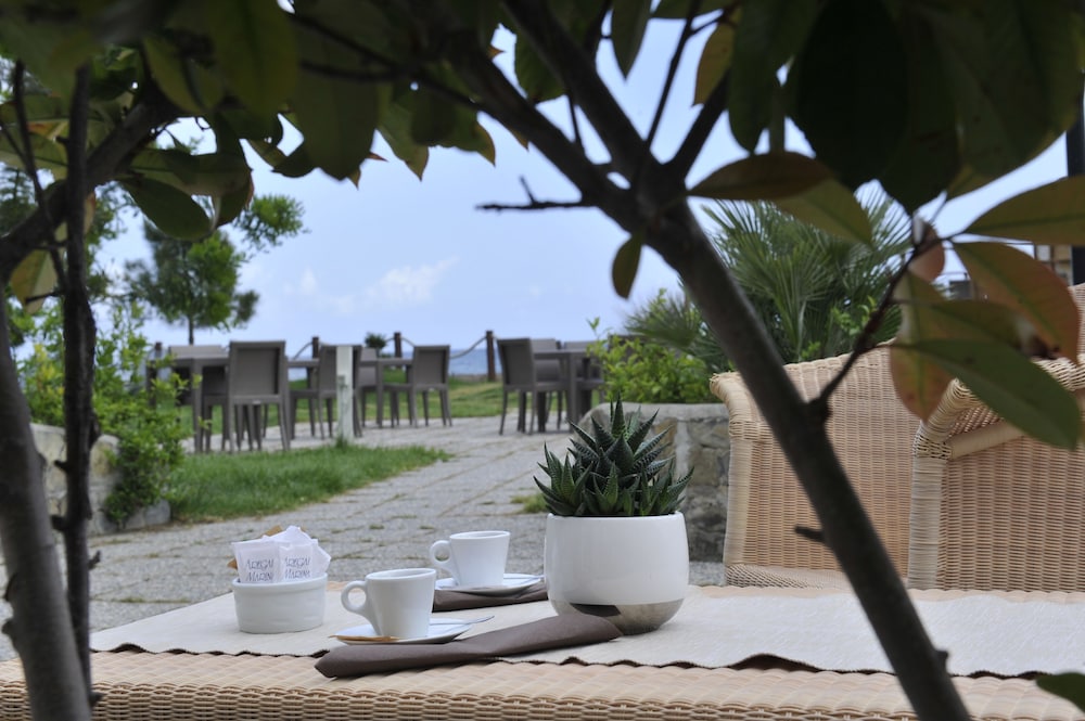 Aregai Marina Hotel Residence 58/67