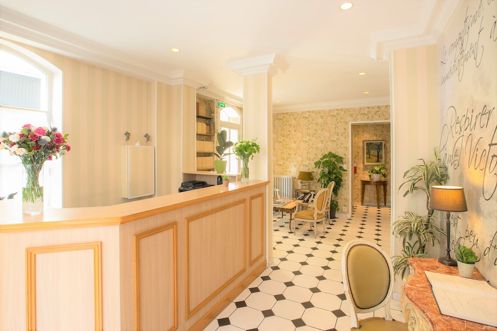 Hotel Romance Malesherbes By Patrick Hayat Formerly Romance Malesherbes 4/66