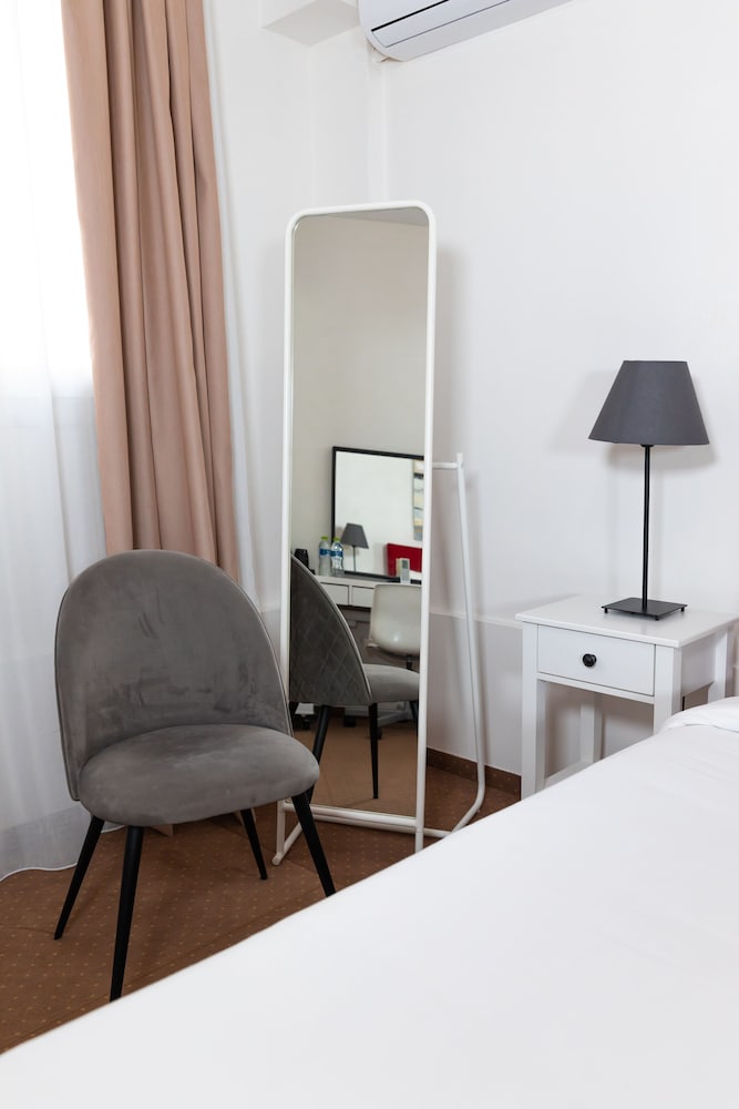City Plaza Apartments and Rooms 40/49