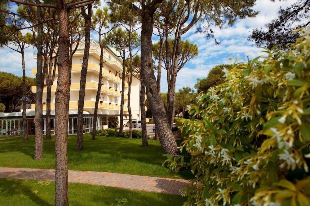 APARTHOTEL LA PINETA 27/32