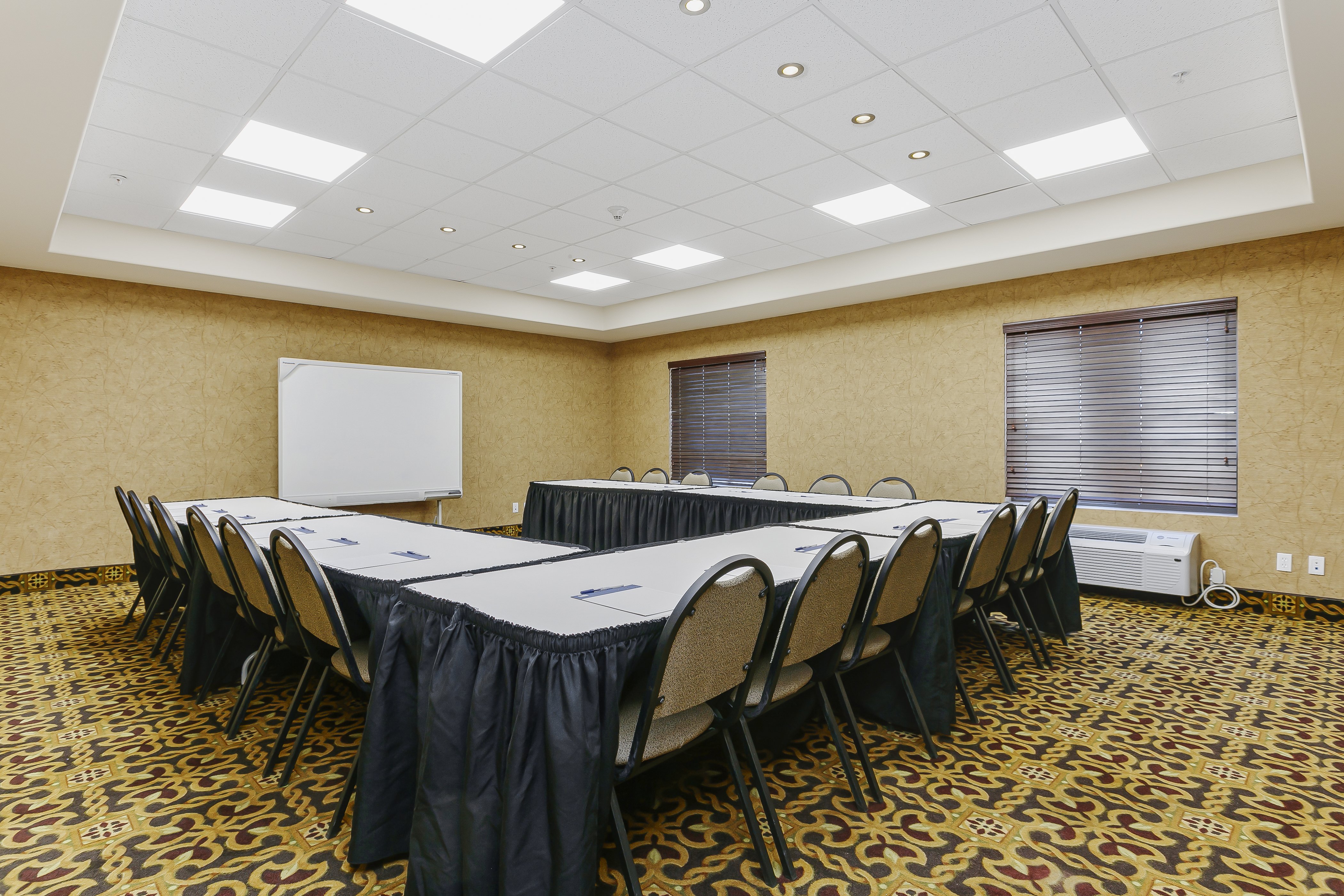 Holiday Inn Express Hotel Suites Whitecourt Southeast 68/78