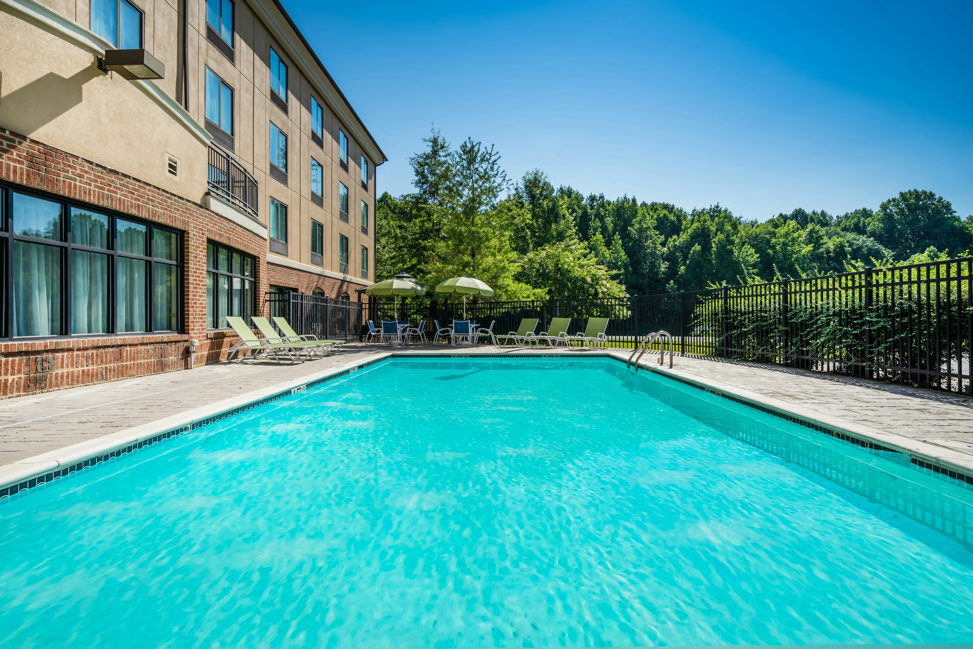 Holiday Inn Express & Suites North East 36/53