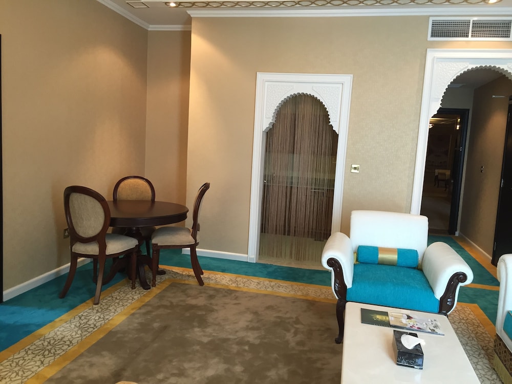 Saraya Corniche Hotel 64/83