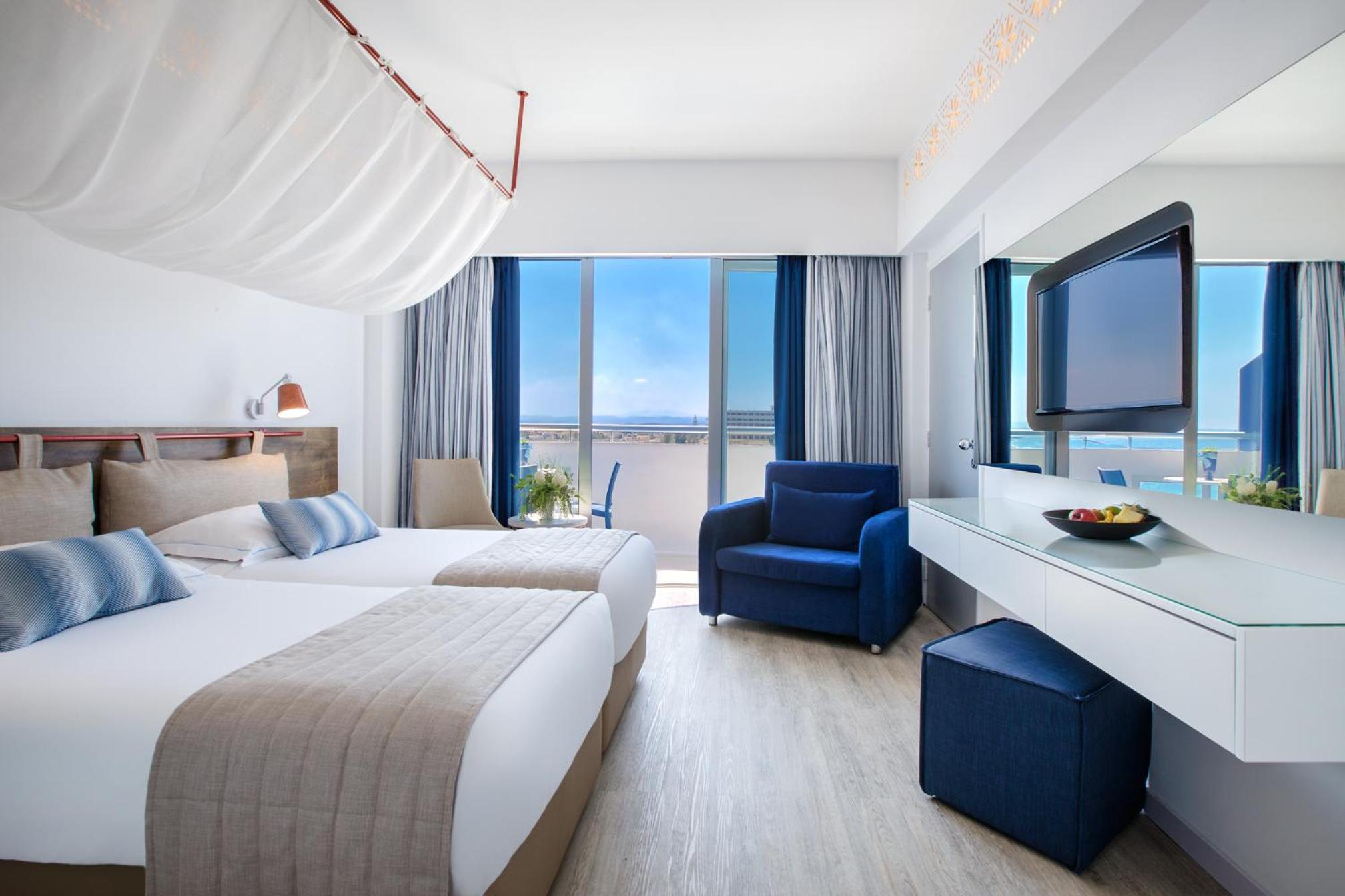 Family Suite, Junior Suite, Double Bed, Lateral Side Sea View, Terrace