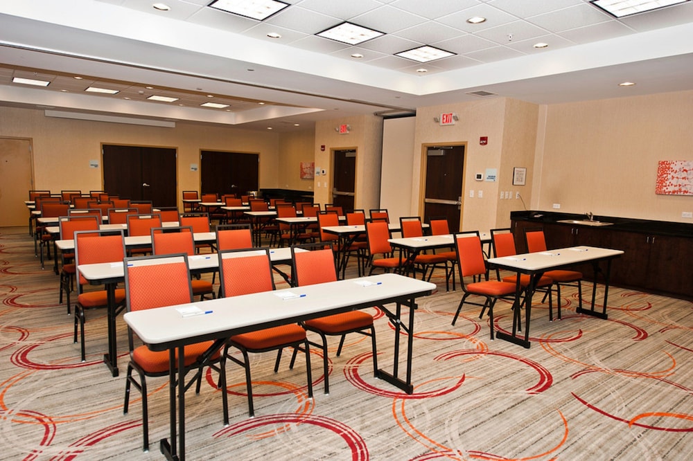 Holiday Inn Express Hotel Suites Columbus Easton 36/60