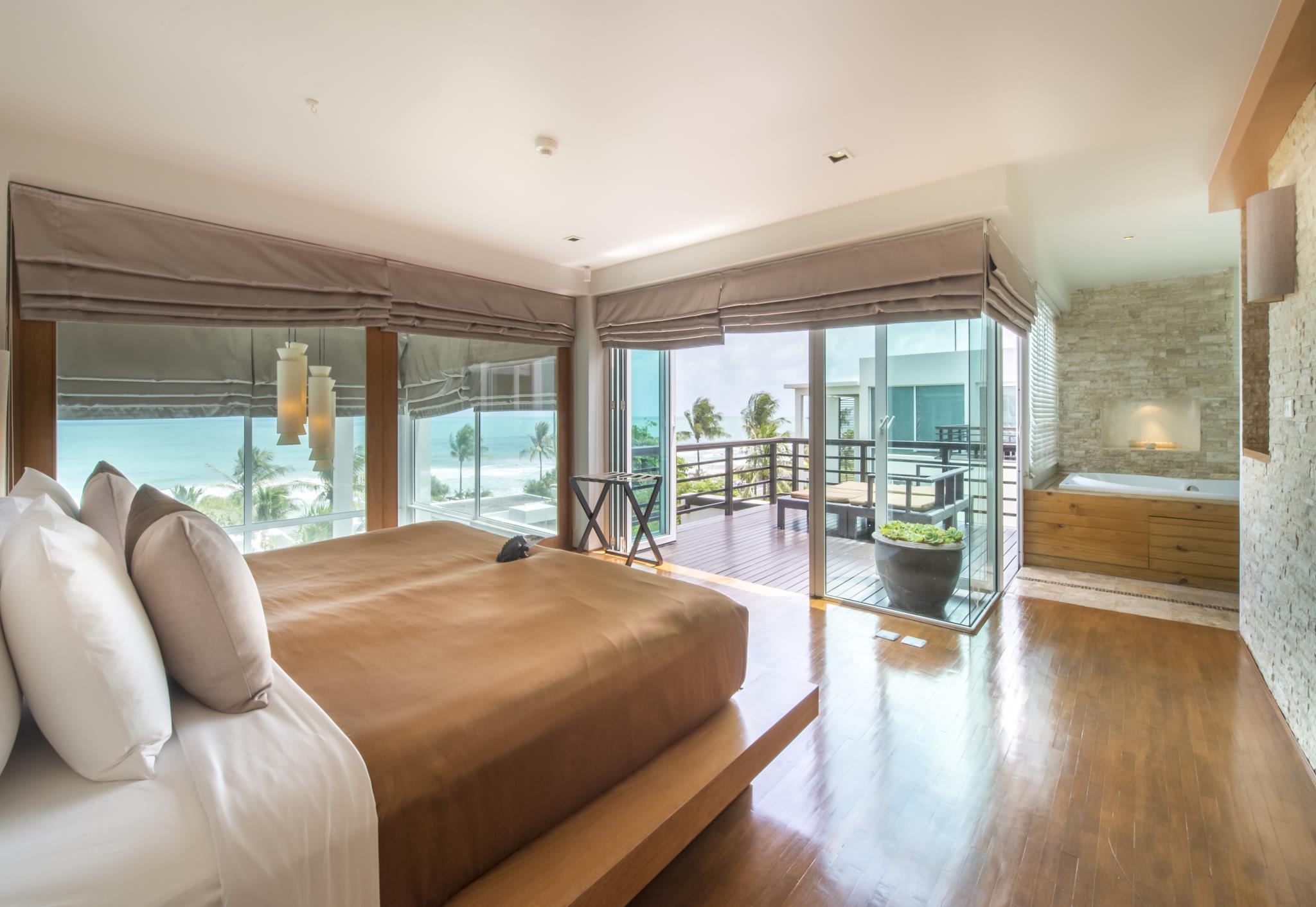 2 Bedrooms, Duplex, King Bed, Ocean View, with Pool