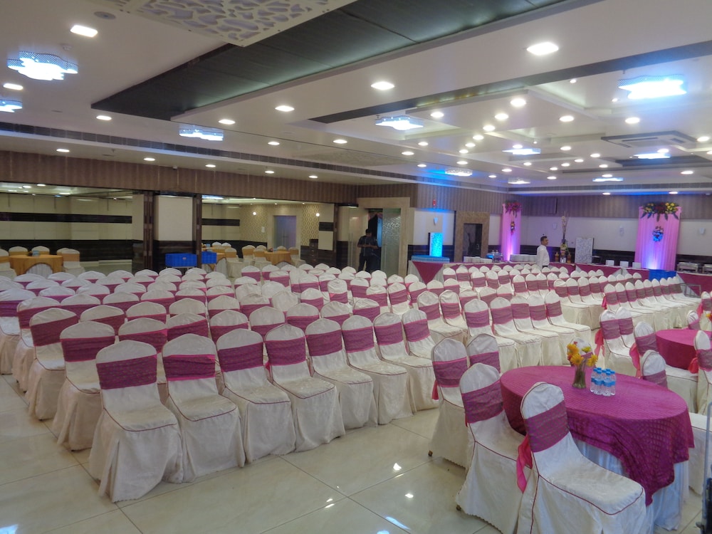 The Avr Hotels & Banquets 30/36