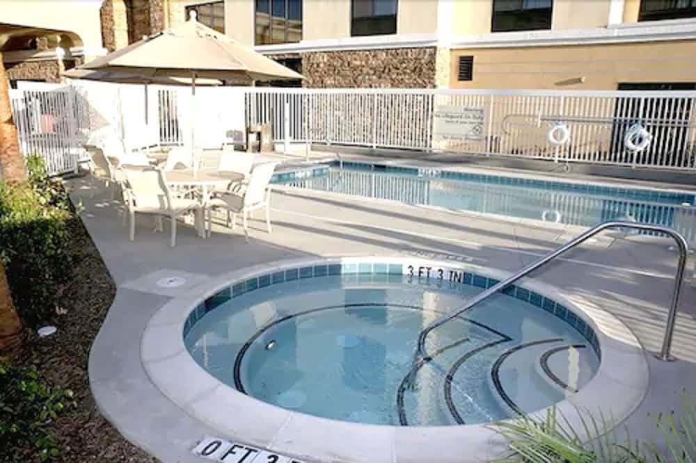 Hampton Inn & Suites Chino Hills 22/34