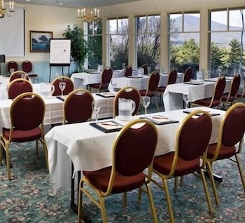The White Mountain Hotel And Resort 40/49