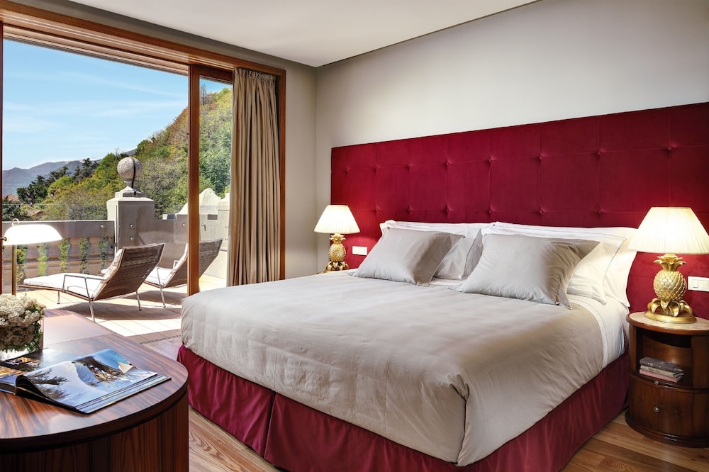 Roof Top, Suite, King Bed, Corner