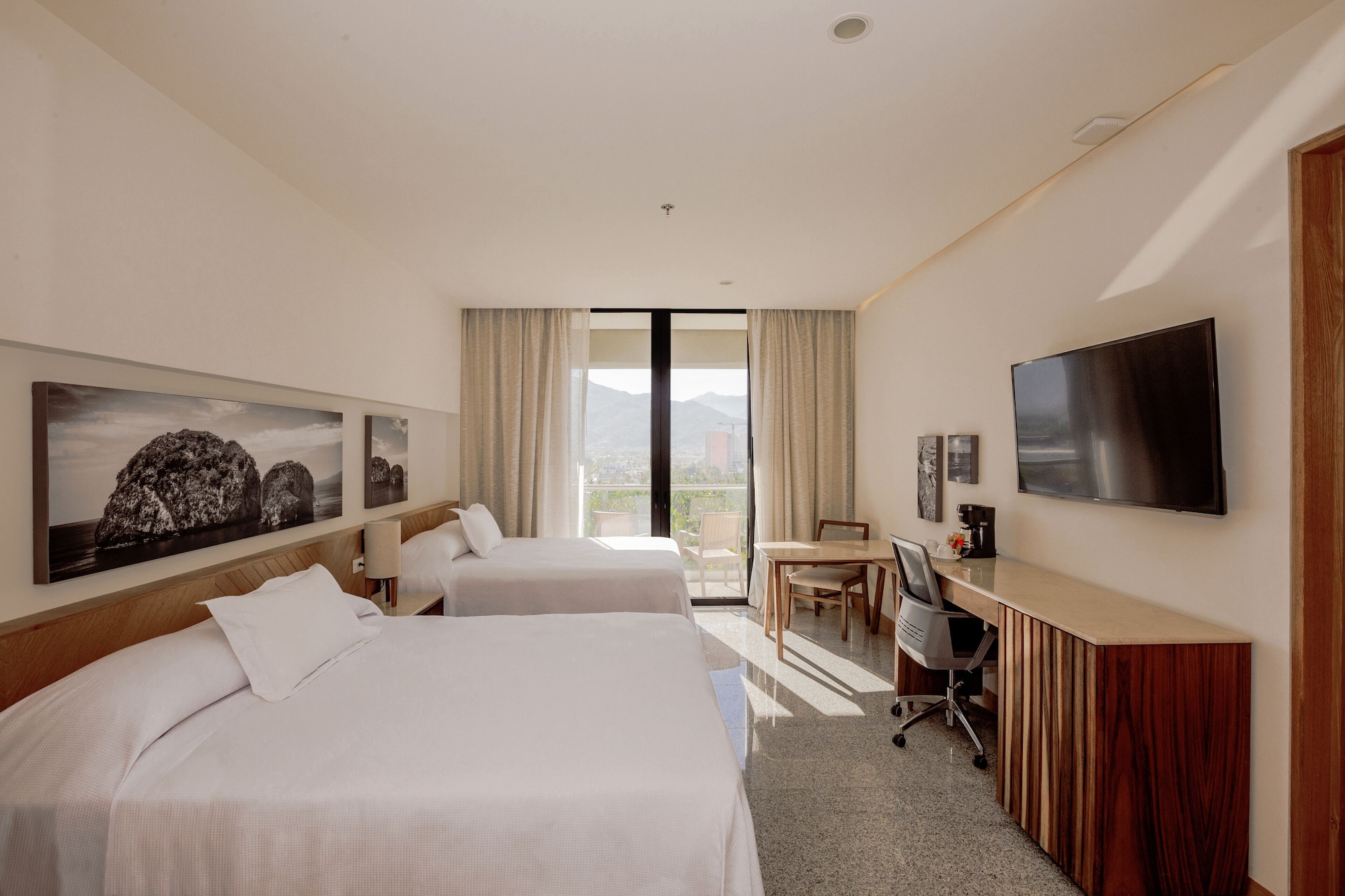 Deluxe Partial Bay View - one king size bed or two queen size beds