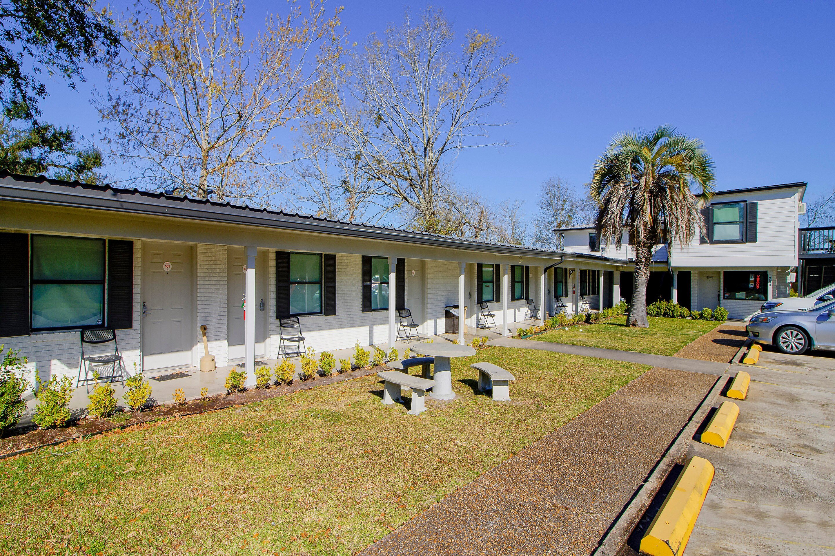 OYO Hotel Sulphur LA Hwy 90 West 35/37