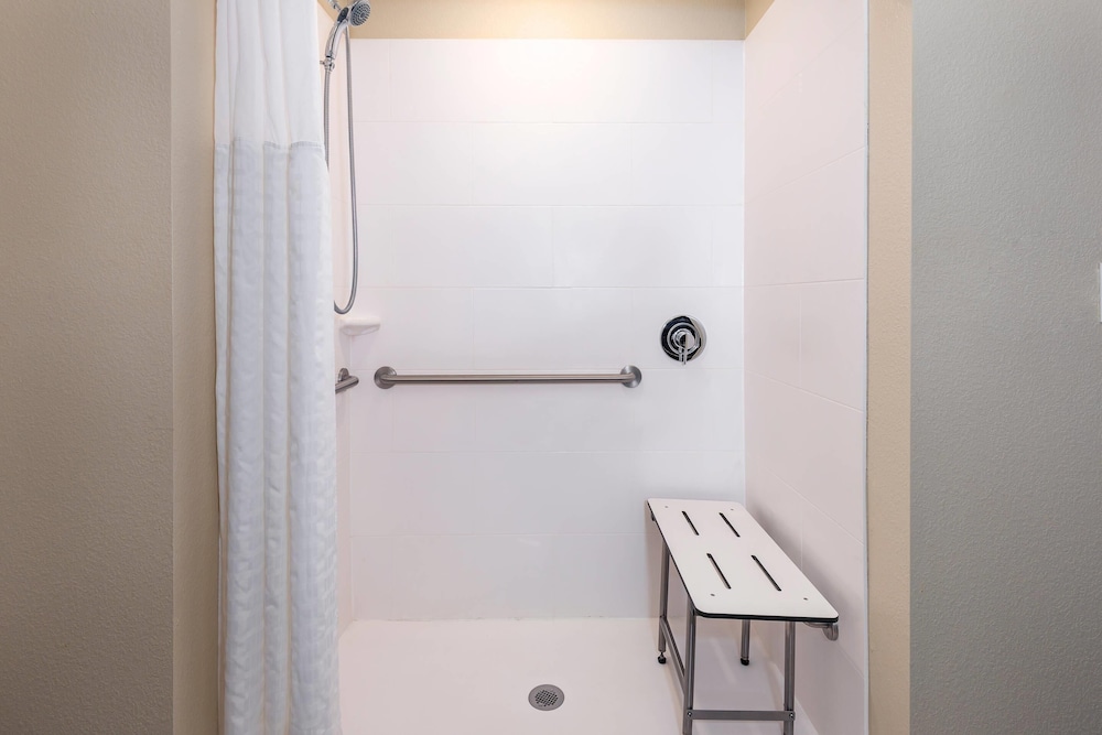 جناح بسرير كينج لذوي الإعاقة، Coral Pointe Sarasota, an Ascend Collection Hotel 4/4