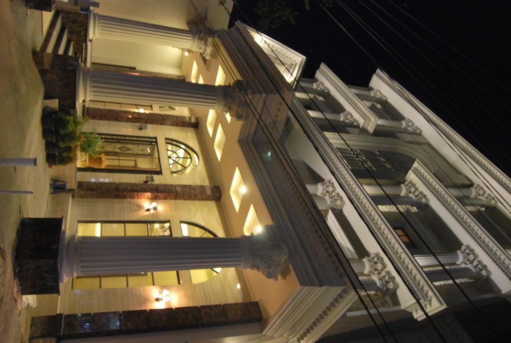 APPLE GREEN HOTEL 2/19