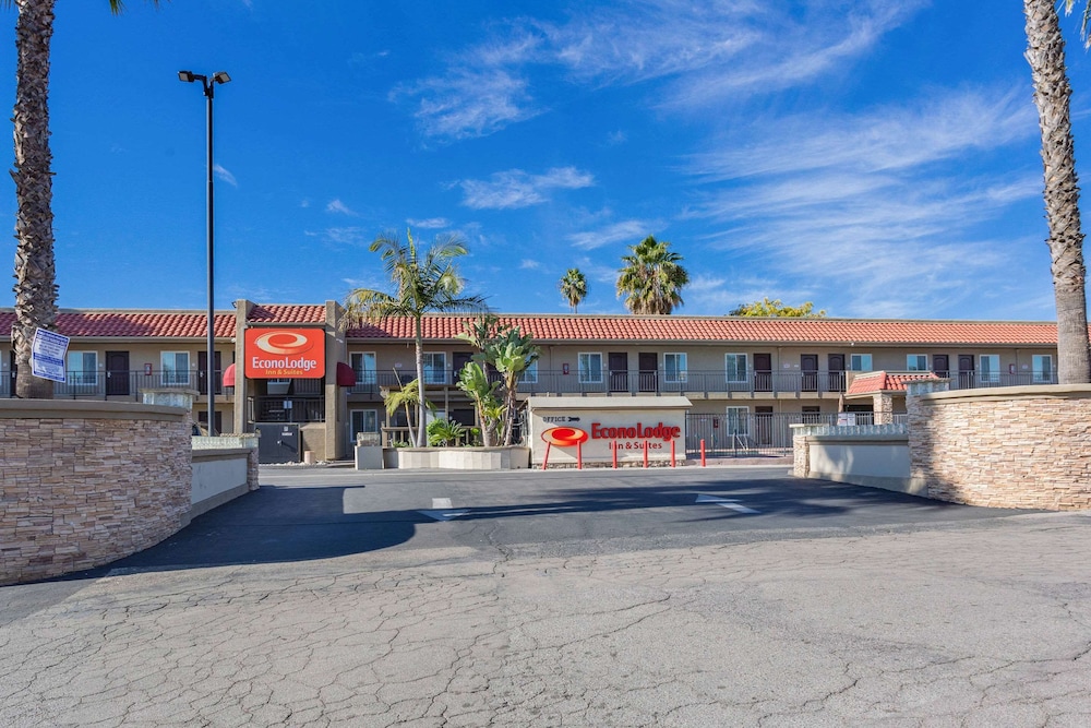 Econo Lodge Inn & Suites Escondido Downtown 9/48