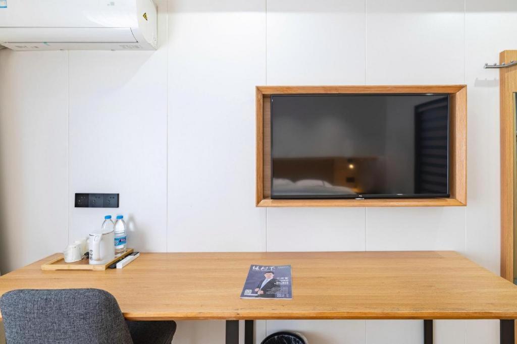 GreenTree Inn Express Shanghai Baoshan District Youyi Road Metro Station 40/46