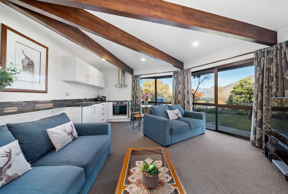 Balmoral Lodge 41/65