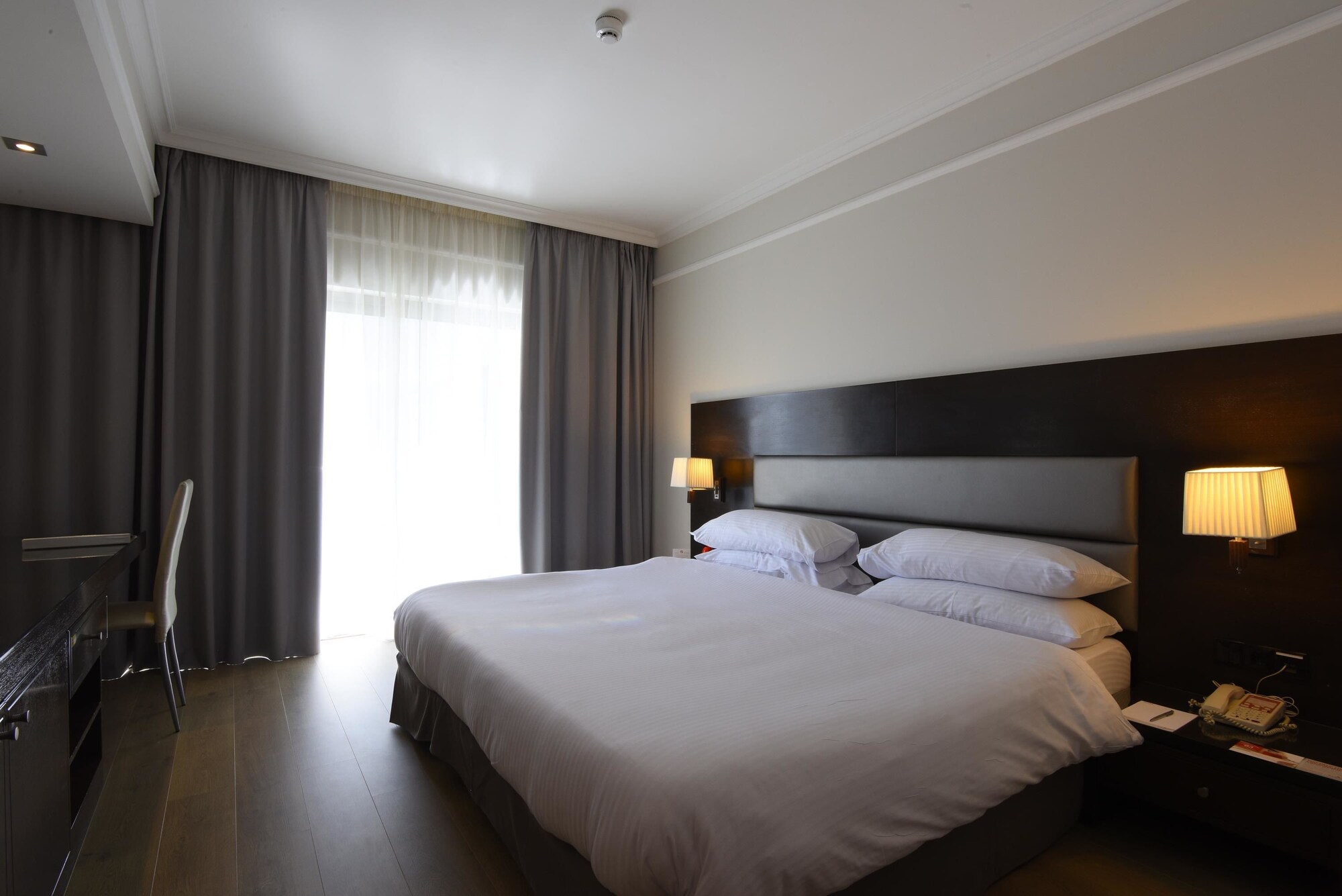 ROOM, KING BED