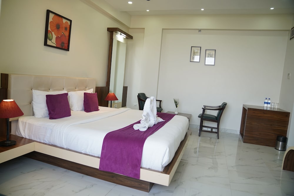 Deluxe, Double Bed
