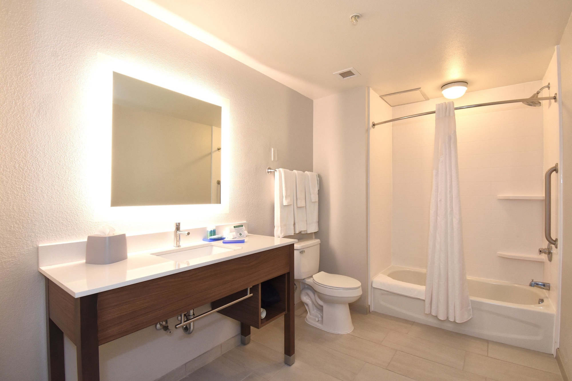 غرفة قياسية بسرير مزدوج، Holiday Inn Express Hotel And Suites Southern Pines Pinehurst Area 4/4