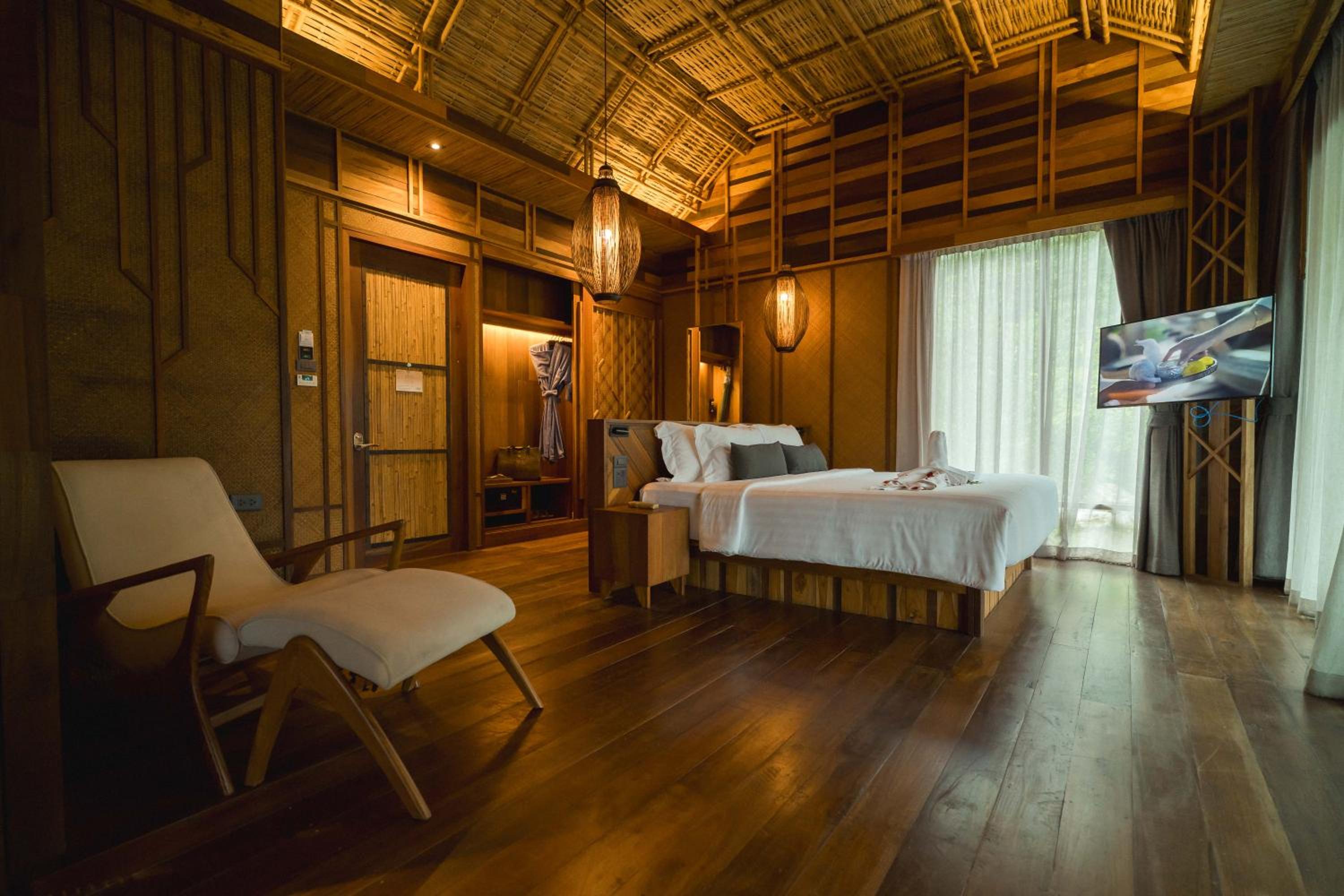 Overwater, Suite, Villa, Hot Tub
