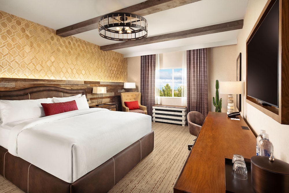 LODGE, KING BED