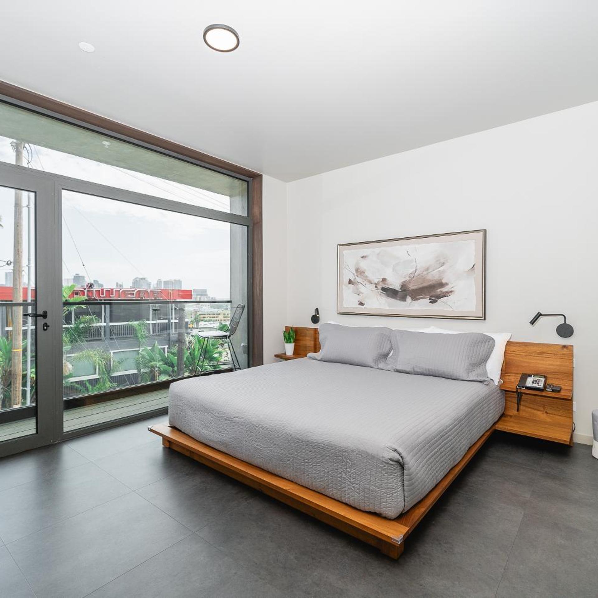 City24 Condo Hotel Little Italy Mission Hills 13/49