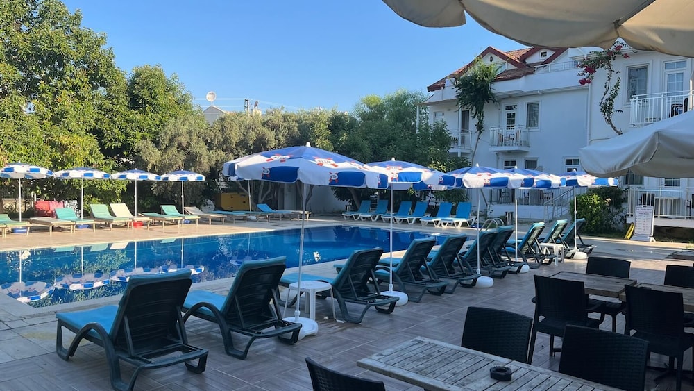 Tugay Hotel 61/67
