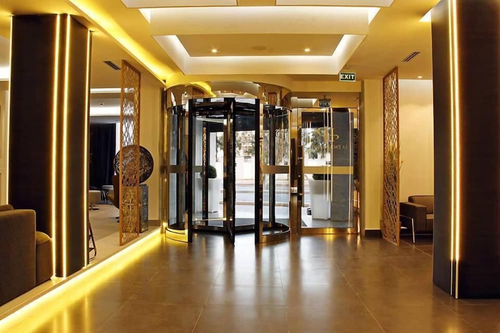 Le Pacha Hotel 24/50
