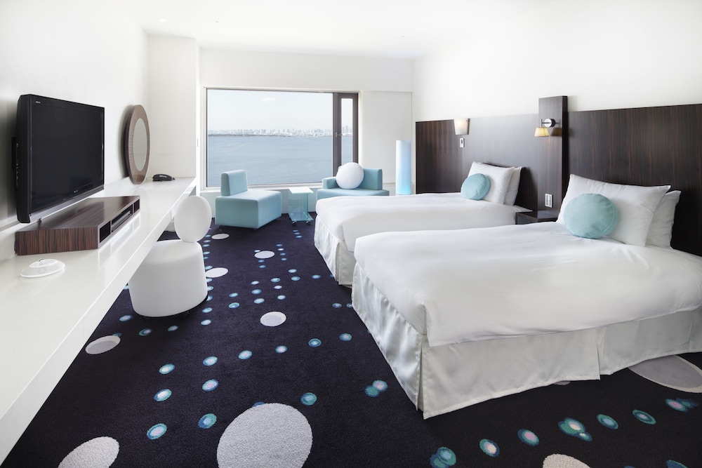 Hilton Tokyo Bay 27/76