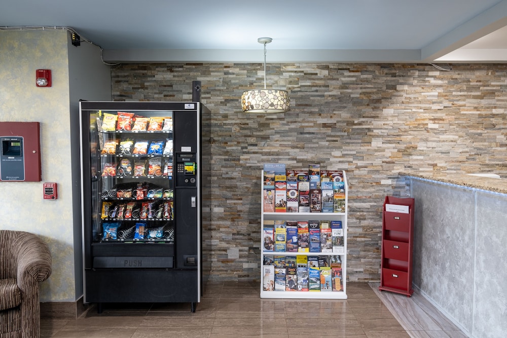 Hilltop Inn & Suites - North Stonington 50/60