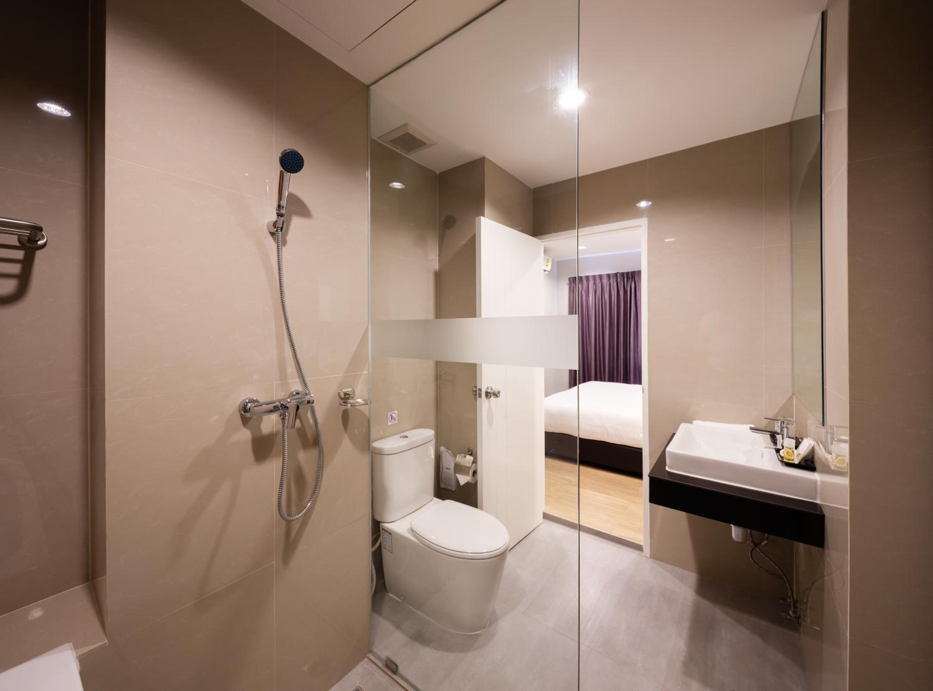 Horsehill Hotel Sriracha 23/25